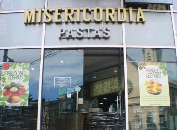 Local comercial · 163m² · Local de 2 Plantas en Flores