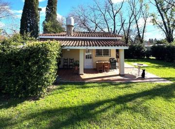 Casa · 100m² · 3 Ambientes · 1 Cochera · Angelome Esq Rodriguez