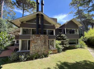 Casa · 384m² · 5 Dormitorios · Cod 534 / Zona 1 - Venta - 5 Hab en Suite