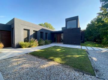 Casa · 430m² · 5 Ambientes · 2 Cocheras · Casa de 5 Ambientes con Jardín y Pileta en Venta - Barrio Cerrado Altos del Pilar