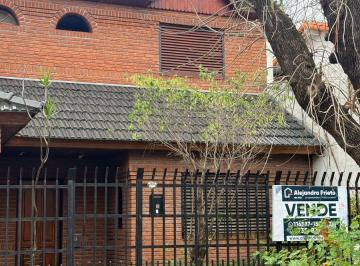 Casa de 4 ambientes, Morón · En Venta Chalet de 2 Plantas con Piscina en Haedo