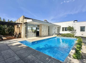 Casa · 245m² · 4 Ambientes · 1 Cochera · Chalet con Pileta en Sierra de Los Padres