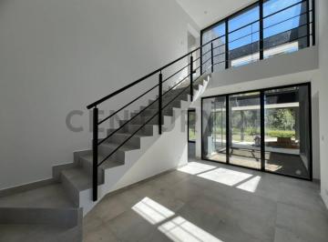 Casa · 187m² · 5 Ambientes · 2 Cocheras · Venta de Casa en Puerto Nativas Escobar con 4 Dorm. con Vista a La Reserva a Estrenar