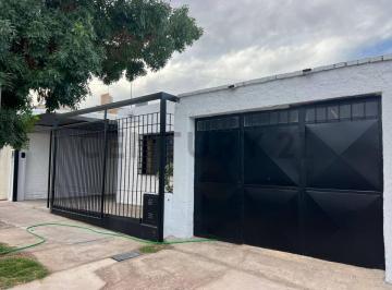 Casa · 140m² · 3 Dormitorios · 1 Cochera · Venta de Casa en Barrio Integral Oeste - El Challao, Las Heras.