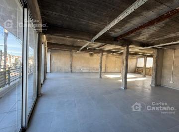 Oficina comercial · 160m² · 2 Ambientes · 1 Cochera · Local con Entrada Para Camiones, con Fondo, Jardín, Ascensor, Patio y Oficinas