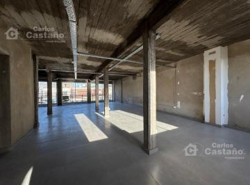 Local comercial · 160m² · 2 Ambientes · 1 Cochera · Local con Entrada Para Camiones, con Fondo, Jardín, Ascensor, Patio y Oficinas