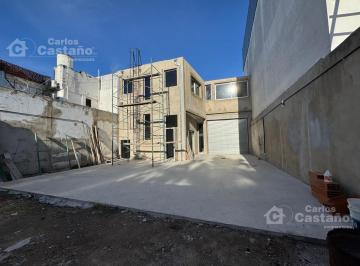 Depósito · 160m² · 2 Ambientes · 1 Cochera · Local con Entrada Para Camiones, con Fondo, Jardín, Ascensor, Patio y Oficinas