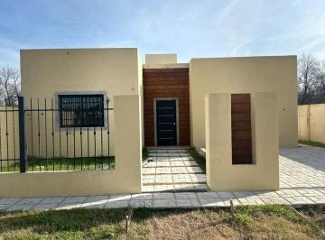 Casa · 95m² · 3 Ambientes · 2 Cocheras · Casa de Dos Dorm. en Barrio Santa Teresa, Lujan