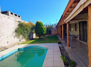 Casa · 125m² · 3 Dormitorios · 2 Cocheras · Casa en Venta. ¡Tu Próximo Hogar en Coquimbito – Maipú Te Espera!