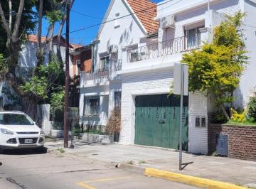 Casa · 324m² · 5 Ambientes · 3 Cocheras · Casa en Venta en La Mejor Zona de Vicente López
