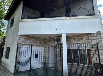 Casa · 77m² · 3 Ambientes · 1 Cochera · Casa en Venta en Banfield Este, Banfield, Lomas de Zamora