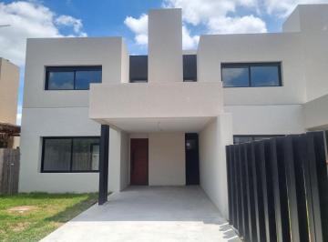 Casa · 114m² · 5 Ambientes · Casa Duplex en Venta Cantegril 3 Dorm.