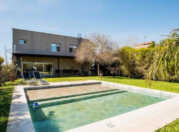 Casa · 179m² · 3 Dormitorios · 2 Cocheras · Oportunidad Casa Puerto Roldan 3 Dorm. con Pileta