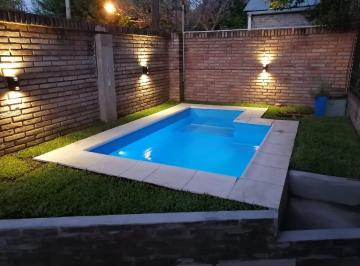 Casa · 120m² · 5 Ambientes · 2 Cocheras · Preciosa Casa en Venta en Barrio Fisherton Rosario