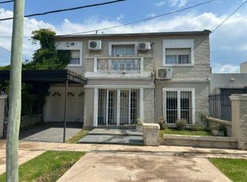 Casa · 241m² · 5 Ambientes · 2 Cocheras · Casa Tres Dorm., Roldán Apta Credito Hipotecario Barrio Don Quijote