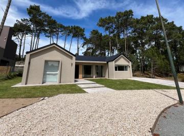 Casa · 150m² · 4 Ambientes · Casa en Alquiler Pinamar Zona Alamos