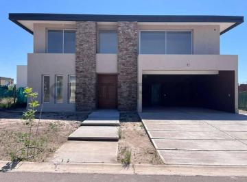 Casa · 340m² · 6 Ambientes · 2 Cocheras · Casa en Venta, Luján de Cuyo, Mendoza