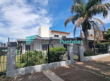 Casa · 150m² · 6 Ambientes · 2 Cocheras · Casa en Venta en Monte Grande con Gran Lote de 1250 m² Sobre Maximo Paz y Cervetti