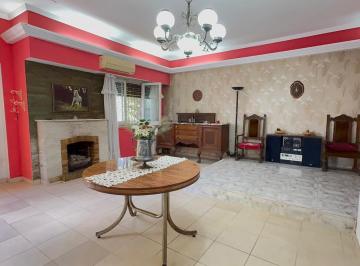 Casa · 157m² · 4 Ambientes · 1 Cochera · Chalet de 4 Ambientes en Venta Morón Sur