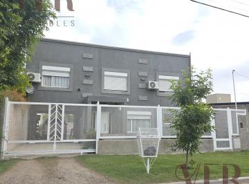 Casa · 190m² · 6 Ambientes · 1 Cochera · Venta Casa 3 Dorm. con Pileta - B° Los Frutales - Plottier