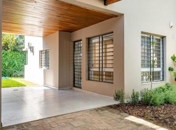 Casa · 71m² · 4 Ambientes · 1 Cochera · Casa de 2 Dorm. con Pileta y Jardin en Fisherton