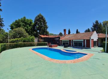 Quinta vacacional · 242m² · 5 Ambientes · Casa Quinta 5 Amb, con Piscina, Cancha de Tenis, y Quincho - Manzanares Pilar