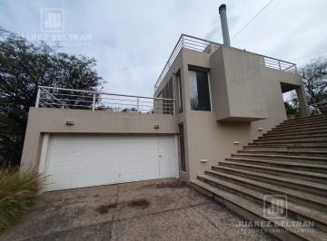 Casa · 311m² · 8 Ambientes · 2 Cocheras · Venta - Casa de Tres Dorm. con Pileta - Mendiolaza