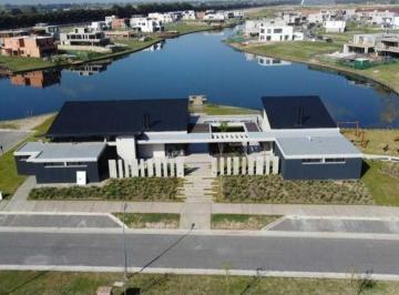Casa · 529m² · Casa en Venta en Carpinchos, Nordelta, Tigre