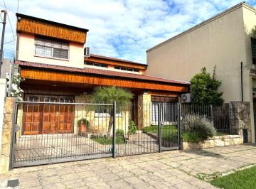 Casa de 6 ambientes, Morón · Excelente Casa de 5 Ambientes con Playroom, Fondo, Pileta y Quincho - Zona Centrica // Arrecifes 465