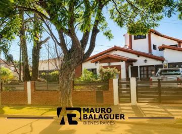 Casa · 206m² · 4 Ambientes · 3 Cocheras · Casa 4 Ambientes con Piscina en Ciudad Evita Apto Crédito