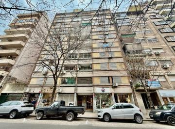 Departamento · 80m² · 4 Ambientes · 1 Cochera · Departamento en Venta 3 Dorm. en Centro Rosario