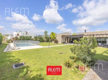 Casa · 161m² · 4 Ambientes · 2 Cocheras · Casa en Venta en Canning
