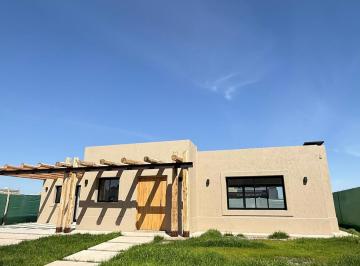 Casa · 225m² · 5 Ambientes · 3 Cocheras · Inkasa Inmobiliaria - Vende Casa en Barrio Privado Gran Boedo