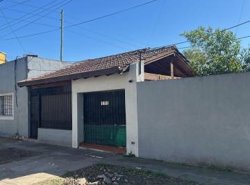 Casa · 170m² · 3 Ambientes · 1 Cochera · Casa con Local