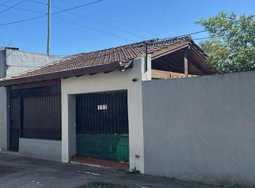 Casa · 170m² · 3 Ambientes · 1 Cochera · Casa con Local