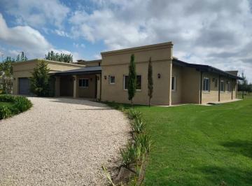 Quinta vacacional · 278m² · 6 Ambientes · 2 Cocheras · Casa Quinta en Venta en Lobos, Resto de La Provincia, Buenos Aires