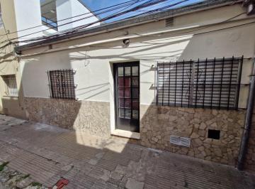 PH · 70m² · 4 Ambientes · La Paz Al 3200 (Departamento de Pasillo 2 Dorm. + Comodín C/patio)