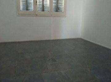 Hotel de 16 ambientes, Lomas de Zamora · Pension a 8 Cds. Estación Lomas de Zamora. 16 Habitaciones, 4 Baños. Lote 14.50x30
