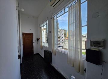 Departamento de 3 ambientes, Balvanera · Departamento 3 Amb. Venezuela 2300 Muy Luminoso