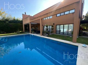Casa · 300m² · 5 Ambientes · 4 Cocheras · Hermosa Casa 5 Ambientes con Pileta y Quincho - Altos del Sol