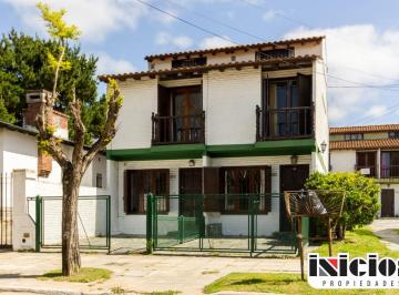 Casa de 3 ambientes, Mar de Ajó · Tríplex: Carreras Nº 477 E/ Blanco Encalada y Montevideo - Mar de Ajó - C1027