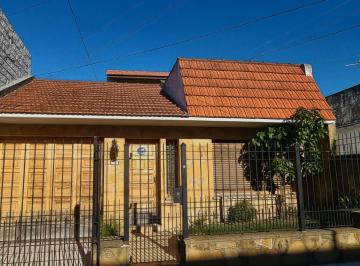 Casa de 4 ambientes, Lomas de Zamora · Casa con Cochera y Terraza en Excelente Zona de Lomas de Zamora