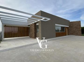Casa · 1100m² · 4 Ambientes · 6 Cocheras · Casa Venta San Sebastián Escobar - Pilar