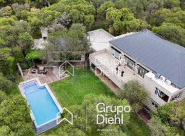 Casa · 980m² · 10 Ambientes · 8 Cocheras · Casa 3 Dorm. en Suite Sobre Lote de 3.000 m² en Venta, en Country El Bosque, Zona Norte