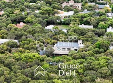 Casa · 980m² · 10 Ambientes · 8 Cocheras · En Venta, en Country El Bosque