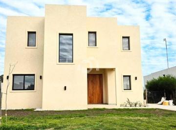 Casa · 170m² · 5 Ambientes · 1 Cochera · Casa en Venta en Santa Elisa, Pilar del Este, Pilar