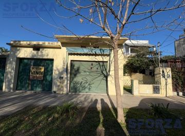Casa · 246m² · 3 Ambientes · 1 Cochera · Casa Apta Credito en San Miguel con Tres Dorm.