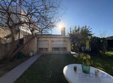 Casa · 246m² · 3 Ambientes · 1 Cochera · Casa Apta Credito en San Miguel con Tres Dorm.