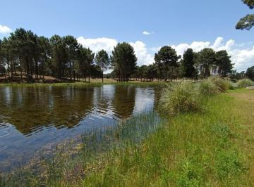 Terreno · 1297m² · Lote en Venta con Fondo a La Laguna Barrio Albatros de Villarobles