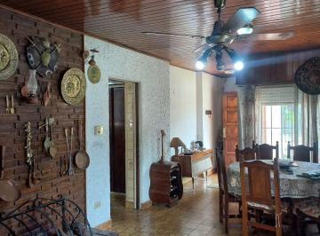 Casa de 3 ambientes, San Isidro · Martínez, Casa 3 Ambientes con Local, Patio, Loza en un Sector de La Propiedad